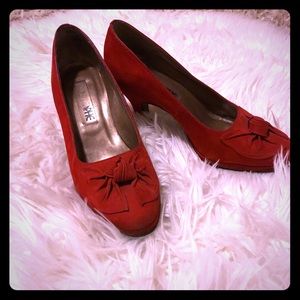 Red vintage heel size 7